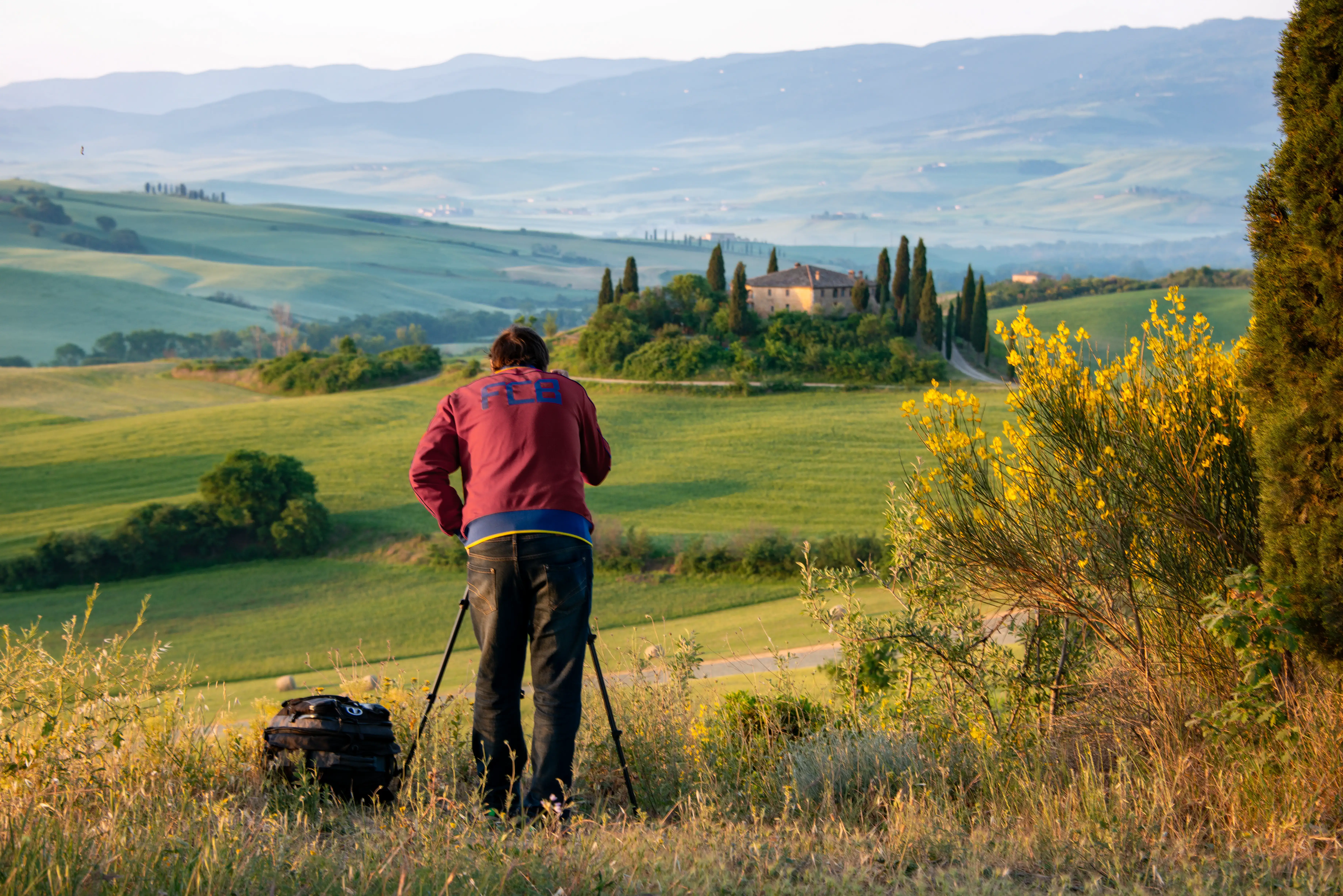 Fotografo professionista durante un tour fotografico privato in Toscana
