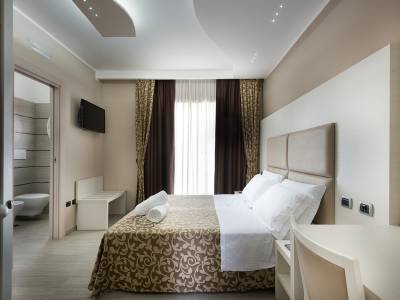Camera elegante fotografata per hotel e agriturismo