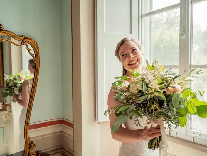 particolare sposa prima della cerimonia