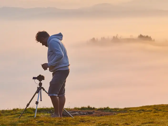 Fotografo professionista durante un tour fotografico in Toscana